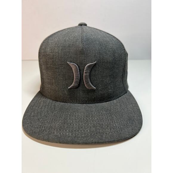 Hurley Flex Fit Gray Baseball Skater Cap - Solid Light Gray Logo Embroidered - Picture 1 of 5